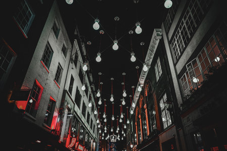 Typisch deutsche Wandkunst: Von der Schwarzwaldmalerei zu urbanen Street-Art-Akzenten